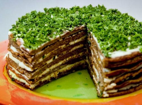 Печеночный торт с овощами и сыром