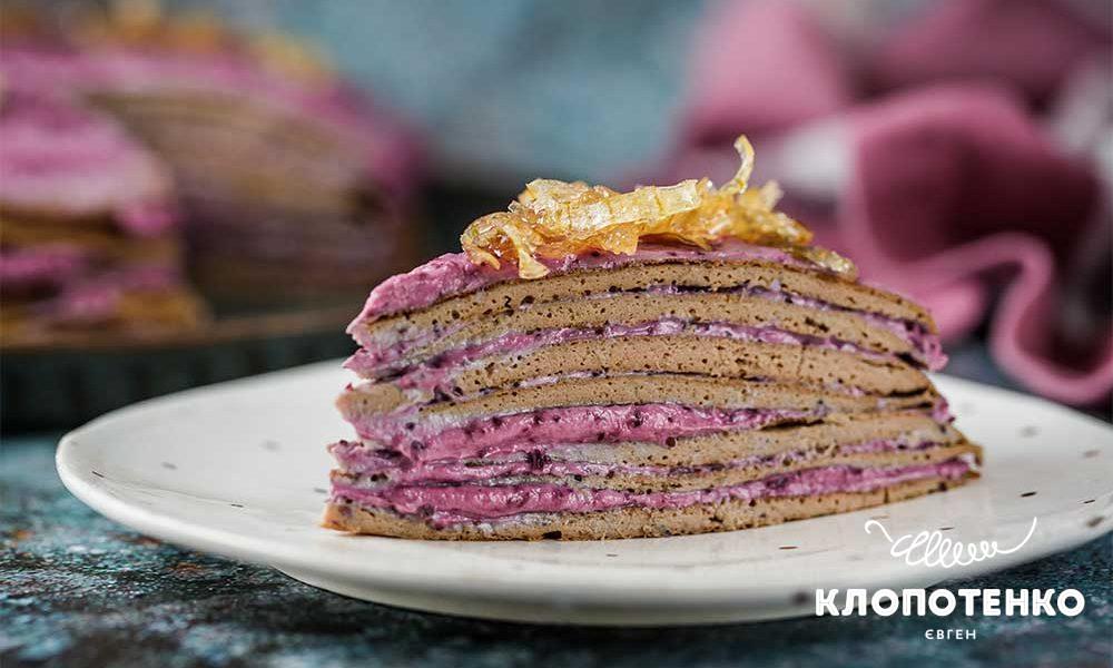 Печеночный торт с яблоками и корицей
