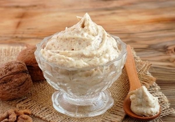 Заварний крем з горіхами