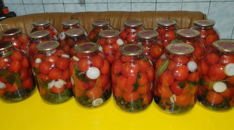 Мариновані помідори