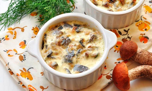 Класичний жульєн з грибами і куркою