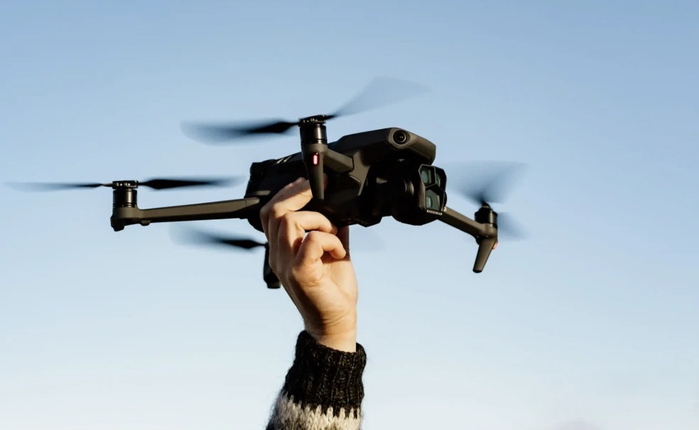 DJI Mavic 3 Pro: професійний дрон нового покоління для аерозйомки та технічного моніторингу